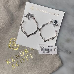 Kendra Scott Miku earrings - Silver.  NWT!